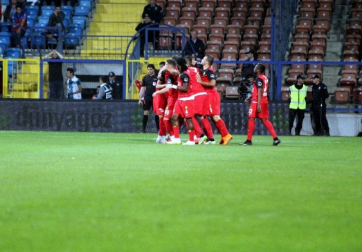 Karabük Kardemir Stadyumu'nda Karabükspor ile Eskişehirspor 2-2 Beraberlik Elde Etti