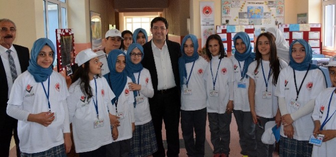 Aksaray'da Başkan Yazgı, Tübitak Bilim Fuarı'nı Ziyaret Etti