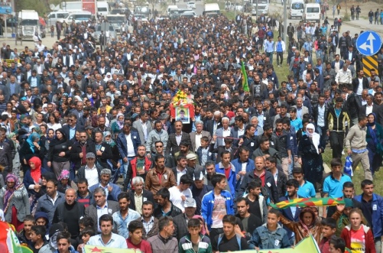 Hakkari Yüksekova'da Suriye'de Hayatını Kaybeden YPG'li Fehmi Polat Toprağa Verildi