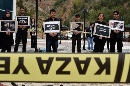 Gümüşhane'de Öğrenciler Soma Maden Şehitlerini Unutmadı