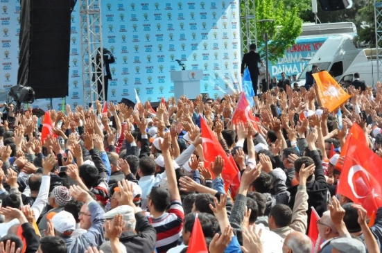 Uşak'ta Düzenlenen Mitingde Başbakan Davutoğlu, Yeni Türkiye'yi Vurguladı
