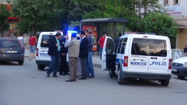 Batman'da Hastane Bahçesinde Bıçak Dayayan Şahıs Gözaltına Alındı