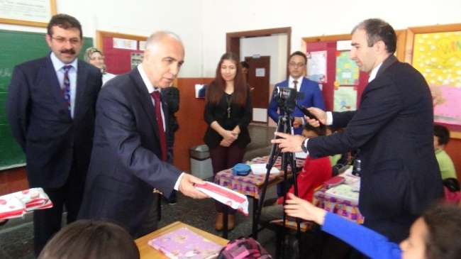 Giresun Merkez'de Öğrencilere Diş Bakım Seti Dağıtıldı