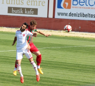 Denizli Büyükşehir Belediyespor ve Yeni Diyarbakır, Denizli'de Oynanan Play-off Maçında 0-0 Beraberlik Elde Etti