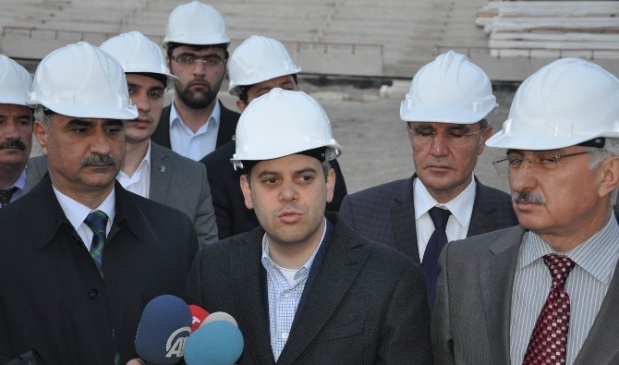 Sivas'ta Gençlik ve Spor Bakanı Kılıç, Yapımı Devam Eden Ekolojik Stadyumu İnceledi