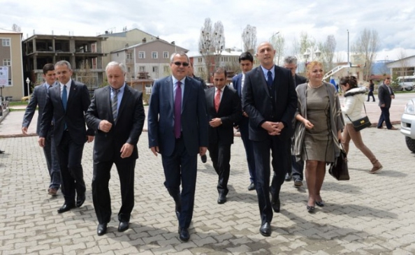 Gürcistan Mtskheta-Mtianeti Valisi Nugzar Kipiani, Ardahan'da temaslarda bulundu.