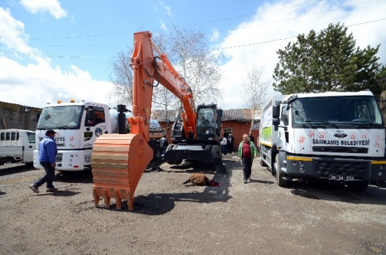 Sarıkamış'ta Yeni Alınan İş Makinalarıyla Hizmetler Artacak