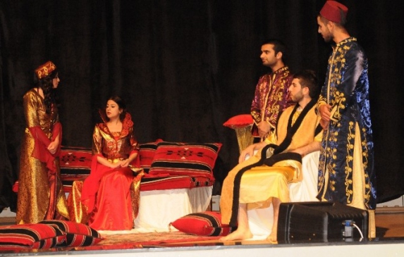 Kilis'te Dionysos Topluluğu'nun Harem 2015 Tiyatro Gösterisi Büyük İlgi Gördü