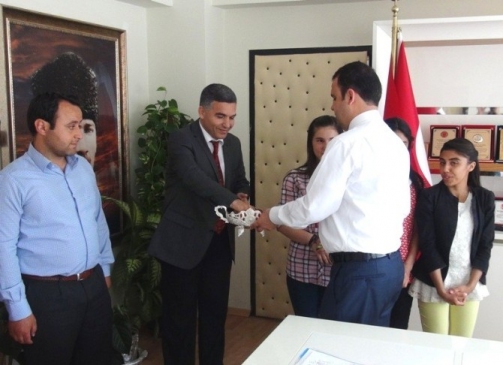 Kızıltepe İlçesinde Öğrencilere Çeyrek Altın ile Ödül Töreni Düzenlendi