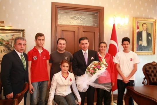 Hatay'da Genç Sporcular Vali Topaca'yı Ziyaret Etti