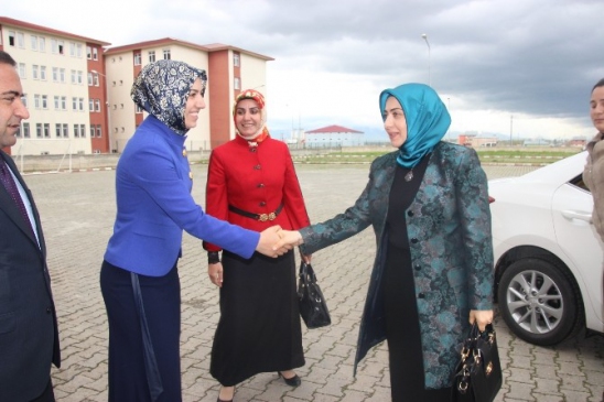 Ağrı'da Tuba Işın, TÜBİTAK Bilim Fuarı'nı Ziyaret Etti