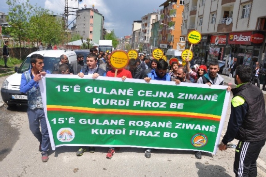 Muş'ta 15 Mayıs Kürt Dil Bayramı İçin Yürüyüş Düzenlendi