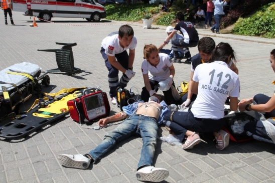 Denizli Pamukkale Üniversitesi'nde Gerçekçi Acil Yardım Tatbikatı Yapıldı