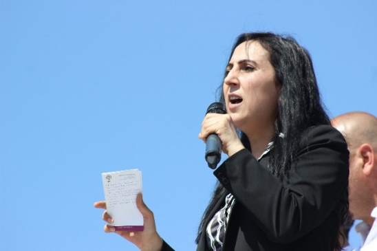 Denizli'de HDP Eş Genel Başkanı Figen Yüksekdağ, Mitingde Baraj Eleştirisi Yaptı