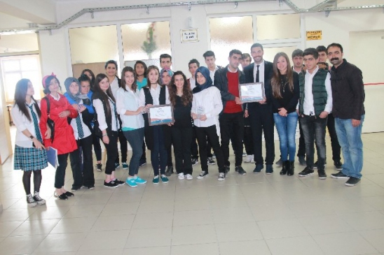 Bingöl Merkez'deki Güzel Sanatlar Lisesi Korosu, İstanbul'dan Ödülle Döndü