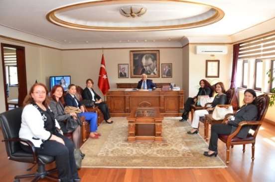 Kütahya Merkez'de Hemşireler Haftası Dolayısıyla Vali Alimoğlu'na Ziyaret Gerçekleşti