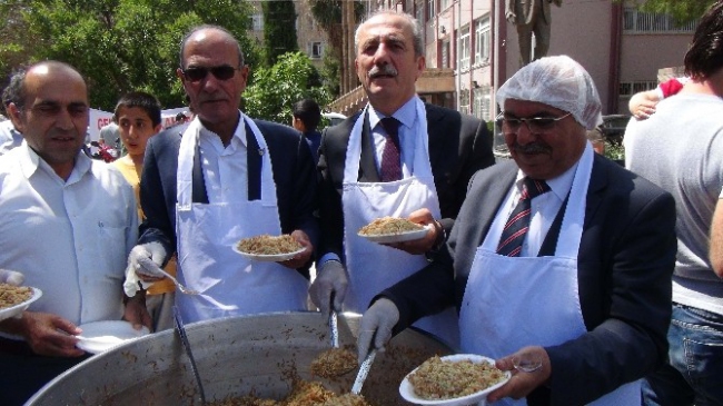 Kızıltepe'de Ahilik Haftası Kapsamında 2 Bin Kişilik Pilav Dağıtıldı