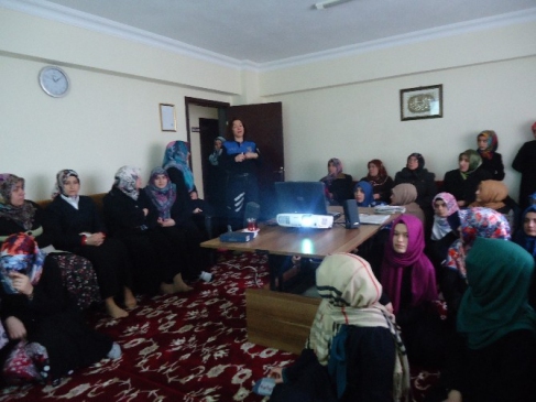 Bartın Merkez'deki Kız Kur'an Kursu Öğrencilerine Emniyet Bilgilendirmesi Yapıldı