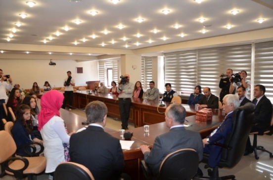 Karabük'te "Gençlerden Ecdada Mektup" Yarışmasında Dereceye Giren Öğrencilere Ödülleri Verildi