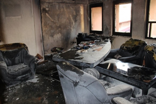 İskenderun'da Belediye Binasında Çıkan Yangında Başkan Yardımcısının Odası Yandı