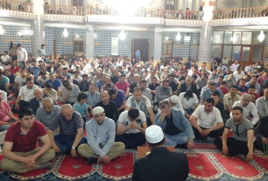 Mardin'de Miraç Kandili Nedeniyle Camiler Dolu ve Dualar Yapıldı