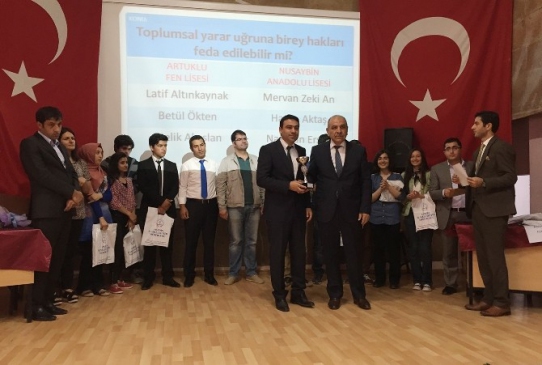 Mardin'de Lise Öğrencileri Arasında Düzenlenen Münazara Şenliği'nde Mardin Fen Lisesi Birinci Oldu