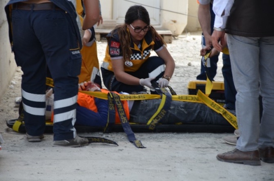 Bilecik Merkez'de İnşaatta Çalışan İşçi 5 Metre Yükseklikten Düşerek Yaralandı