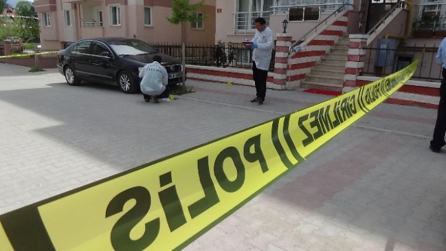 Bolu Merkez'de Bir Emekli Adam Sokak Ortasında İntihara Kalkıştı