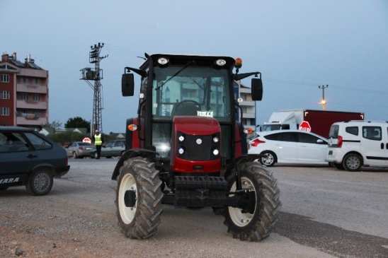Karaman Kazımkarabekir'de Kavak Yüklü Kamyonun Traktöre Çarpması Sonucu 1 Kişi Hayatını Kaybetti, 3 Kişi Yaralandı