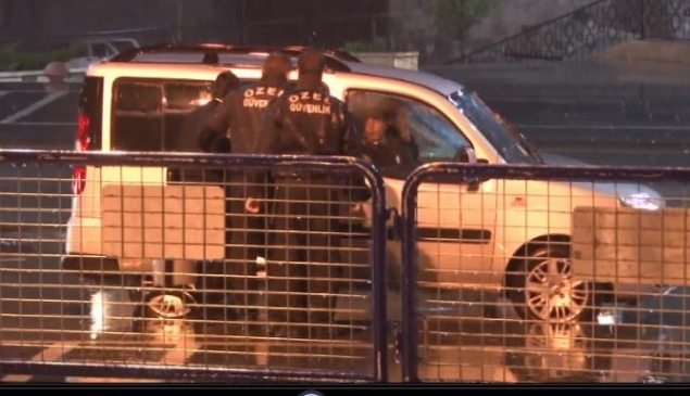 Sivas Merkez'de Akşam Saatlerinde Etkili Olan Sağanak Yağış Sonrası Su Birikintileri Oluştu