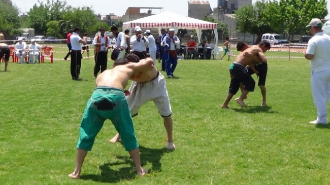 Kadirli'de Düzenlenen Türkiye Kısa Şalvar Güreş Şampiyonası'nda İsa Göçen Başpehlivan Oldu