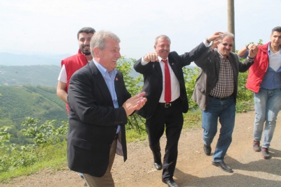 CHP Trabzon Milletvekili Adayı Haluk Pekşen, 25. Yıl Sergisini Ziyaret Etti