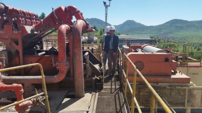 Siirt Eruh'da Kaymakam Murtaza Dayanç, Petrol Sahasını Ziyaret Etti