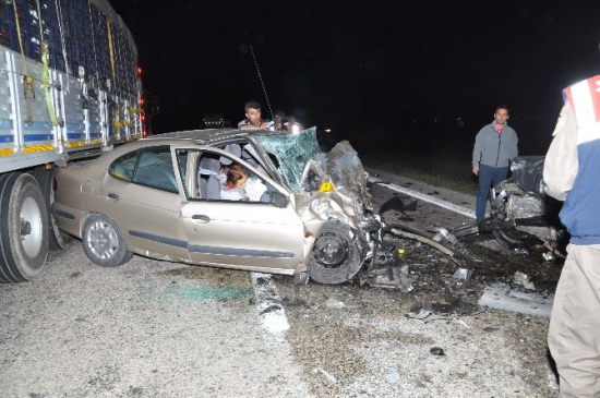 Aksaray Ortaköy Yolunda Gerçekleşen Trafik Kazasında 6 Kişi Hayatını Kaybetti