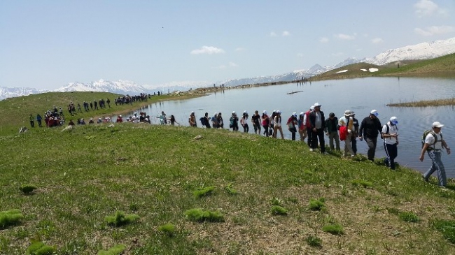 Hakkari Merkez'de 19 Mayıs İçin Doğa Yürüyüşü Düzenlendi