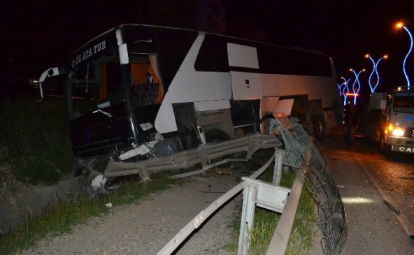 Tekirdağ Kapaklı'da Kontrolden Çıkan Otomobil Otobüs ile Çarpıştı, 1 Ağır Yaralı