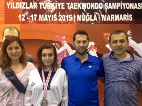 Bartın'da Taekwondo Sporcusu Buse Makar, Türkiye İkincisi Oldu