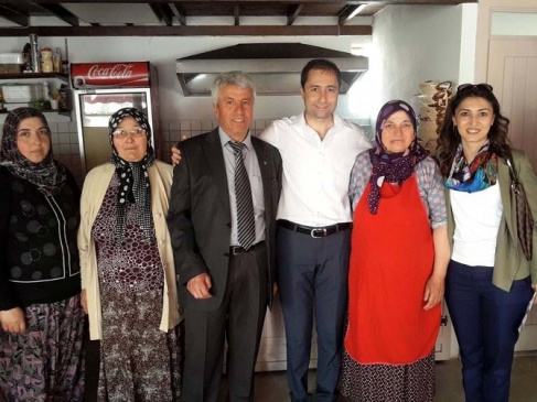 Çanakkale'de MHP Milletvekili Adayı İbrahim Kürşat Tuna, Ezine ve Bozcada'da Seçim Çalışmalarını Sürdürüyor