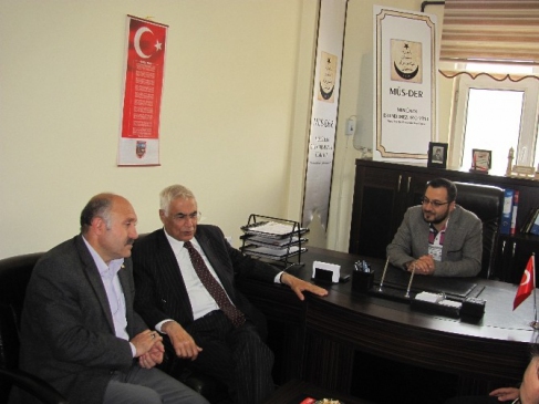 Bayburt’ta İçişleri Eski Bakanı Doç. Dr. Ülkü Gökalp Güney, Müslüman Dilendirmezler Cemiyeti'ni ziyaret etti.