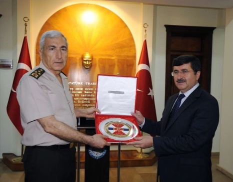 Trabzon'da Jandarma Genel Komutanı Orgeneral Abdullah Atay, Vali Abdil Celil Öz'ü Ziyaret Etti