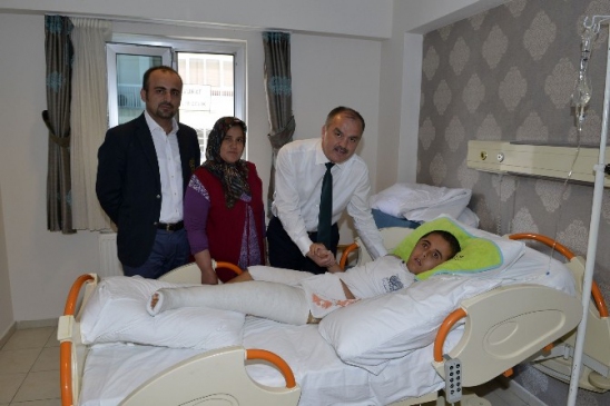 Denizli Pamukkale'de 16 Yaşındaki Oğuzhan Akgün'ün Ameliyatı Başkan Gürlesin'in Desteğiyle Gerçekleşti