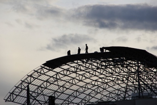 Bingöl Genç İlçesi'nde Hastane Çatısında Güvenlik Önlemi Yok