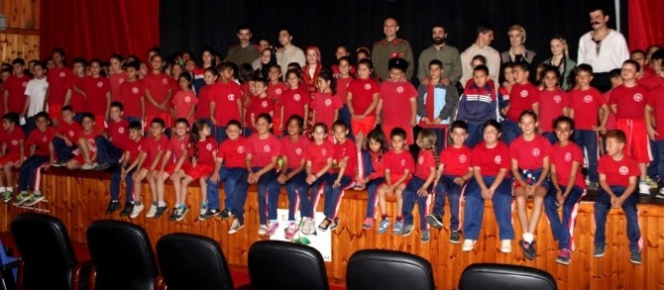 Çanakkale Zaferi'nin 100. Yılı İçin Kıbrıs'ta 'Çanakkale Destanı' Oyununu Sergiledi