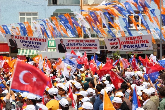 Karaman'da Davutoğlu, HDP'ye yönelik saldırıları kınadı ve provokasyonlara karşı dikkatli olunacağını belirtti.