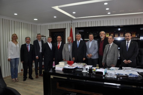 Isparta'dan İstanbul'a Yerleşen Dernek Yöneticileri, Isparta Belediye Başkanı'nı Ziyaret Etti