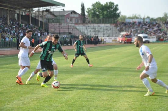 Sakarya'da Sakaryaspor, Erzurumspor'u 1-0 Yenerek Play-Off Finaline Yükseldi