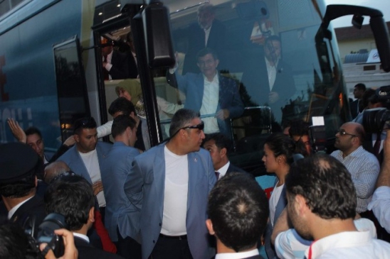 Kırşehir'de Başbakan Davutoğlu, Cacabey Camii'nde Namaz Kıldı ve Ahi Evran Külliyesi'nde Dua Etti