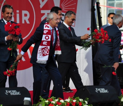 CHP Genel Başkanı Kemal Kılıçdaroğlu, Sivas'ta gerçekleştirdiği mitingde bağımsız Türkiye vurgusu yaptı.