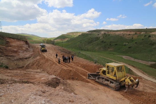 Yıldızeli'nde 30 Köy Yolunun Bakım ve Onarım Çalışmaları Başladı