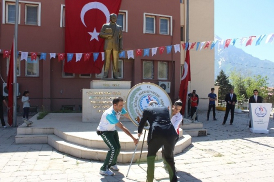 Hakkari'de 19 Mayıs Atatürk'ü Anma, Gençlik ve Spor Bayramı Törenle Kutlandı